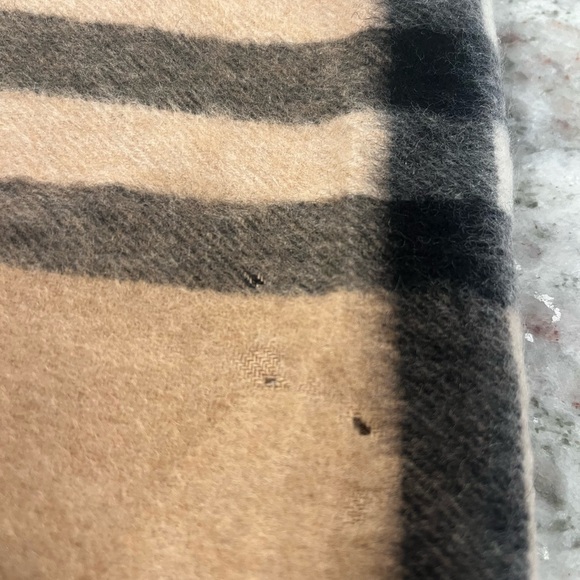 Burberry Check Cashmere Scarf - Picture 6 of 6